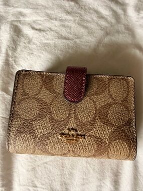 COACH Signature Corner Zip Wallet